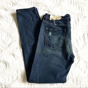 NWT: LOFT Modern Skinny distressed Jeans, size 8